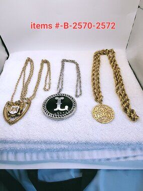 3 Necklaces, items # B- 2570-2572,. wt. 276 grams.